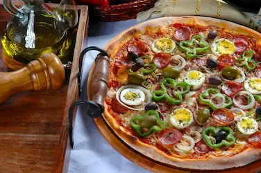 Pizza Portuguesa Completa colorida e recheada